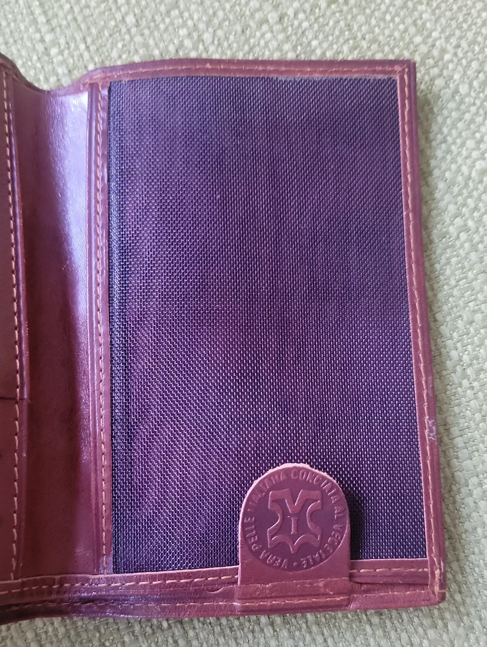 GanMarcoVenturi Brown Leather Passport Wallet - Classic Men's Accessory